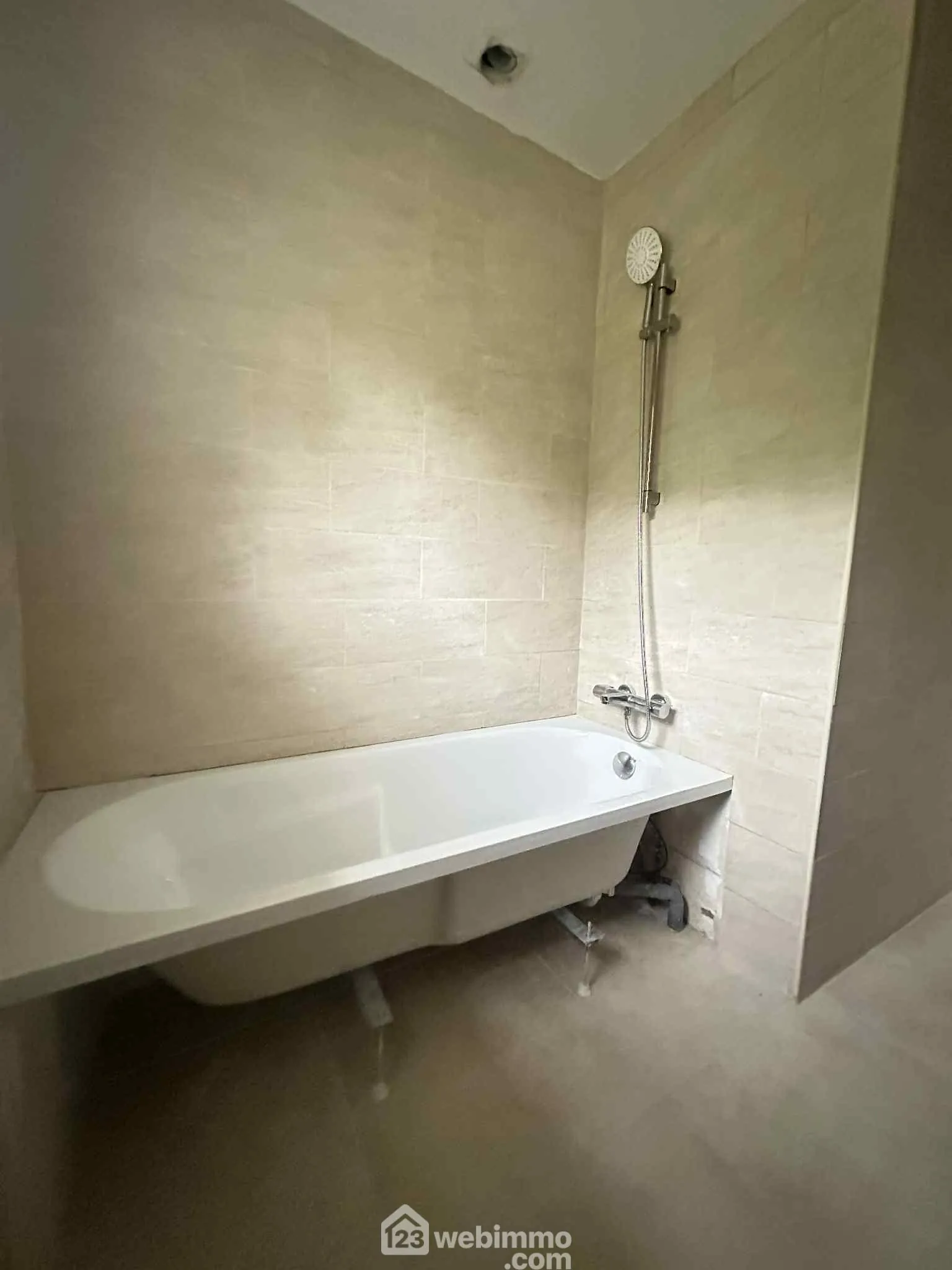 Maison familiale de 140 m² avec entrepôt à Sissonne, 02150 
