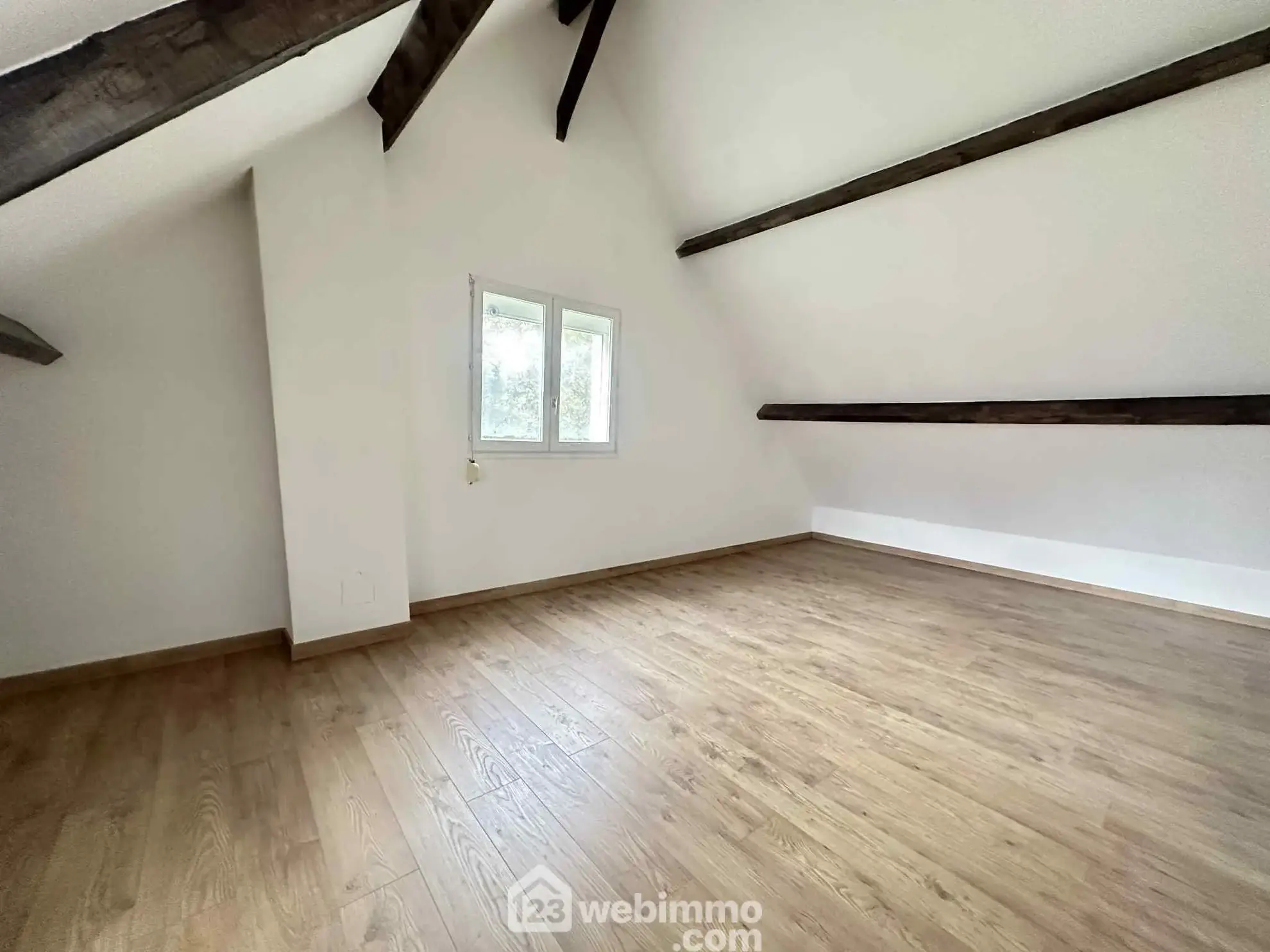 Maison familiale de 140 m² avec entrepôt à Sissonne, 02150 