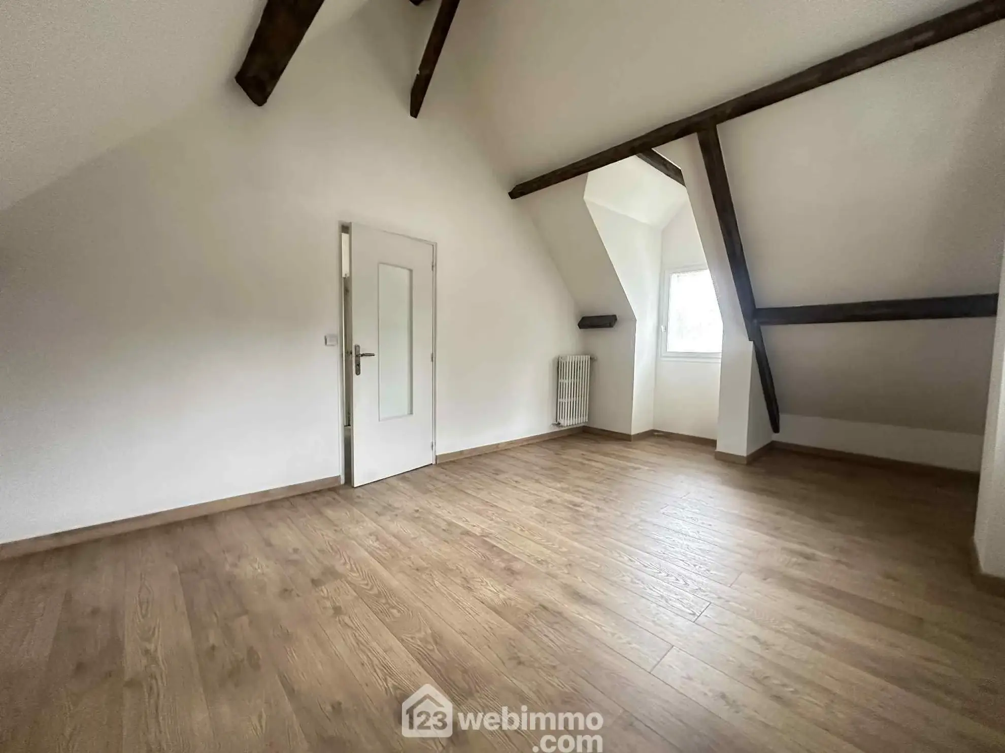 Maison familiale de 140 m² avec entrepôt à Sissonne, 02150 
