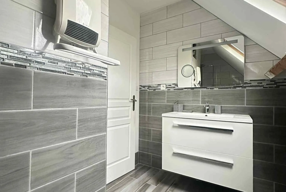 Maison familiale de 140 m² avec entrepôt à Sissonne, 02150 