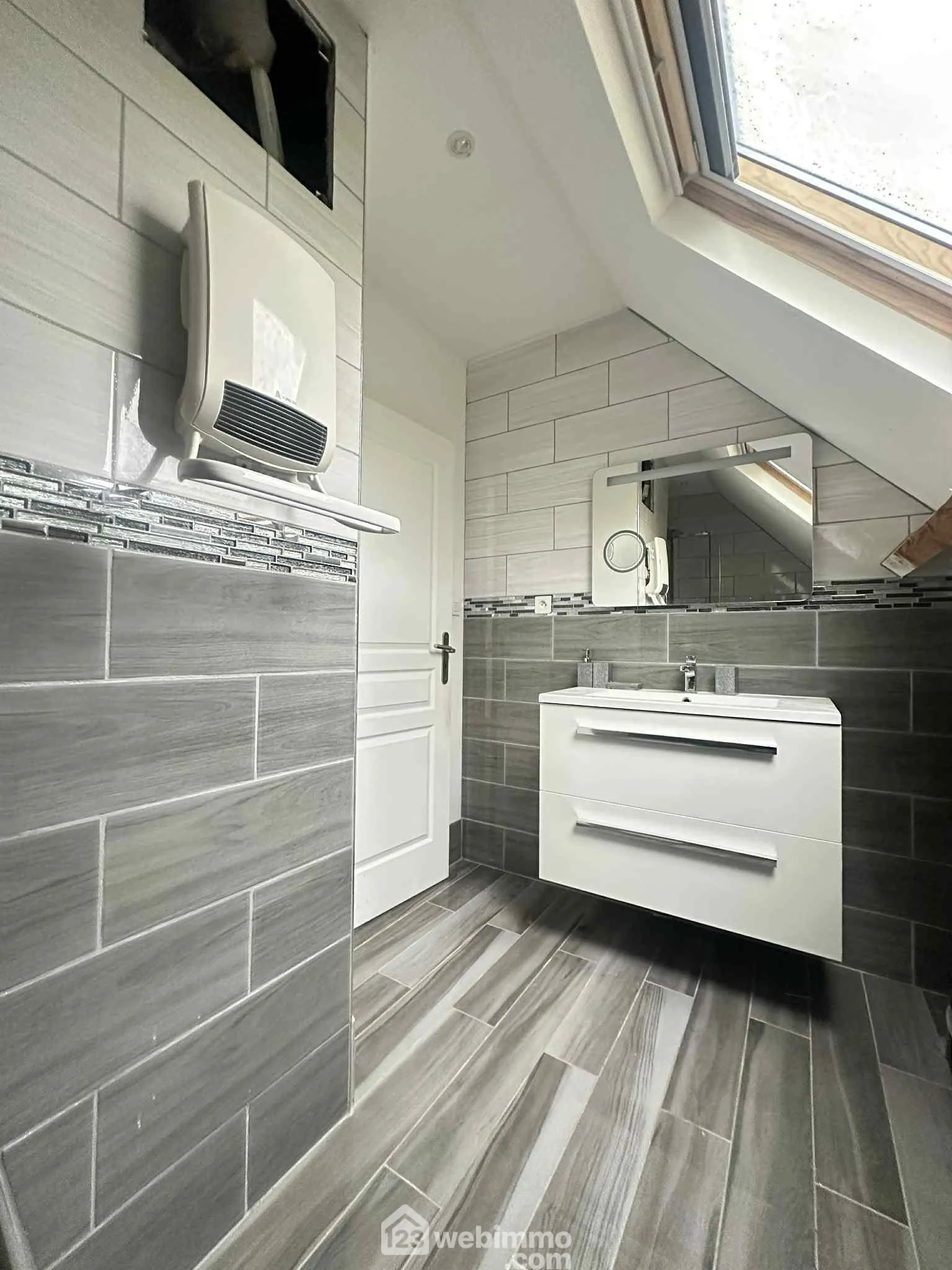 Maison familiale de 140 m² avec entrepôt à Sissonne, 02150 