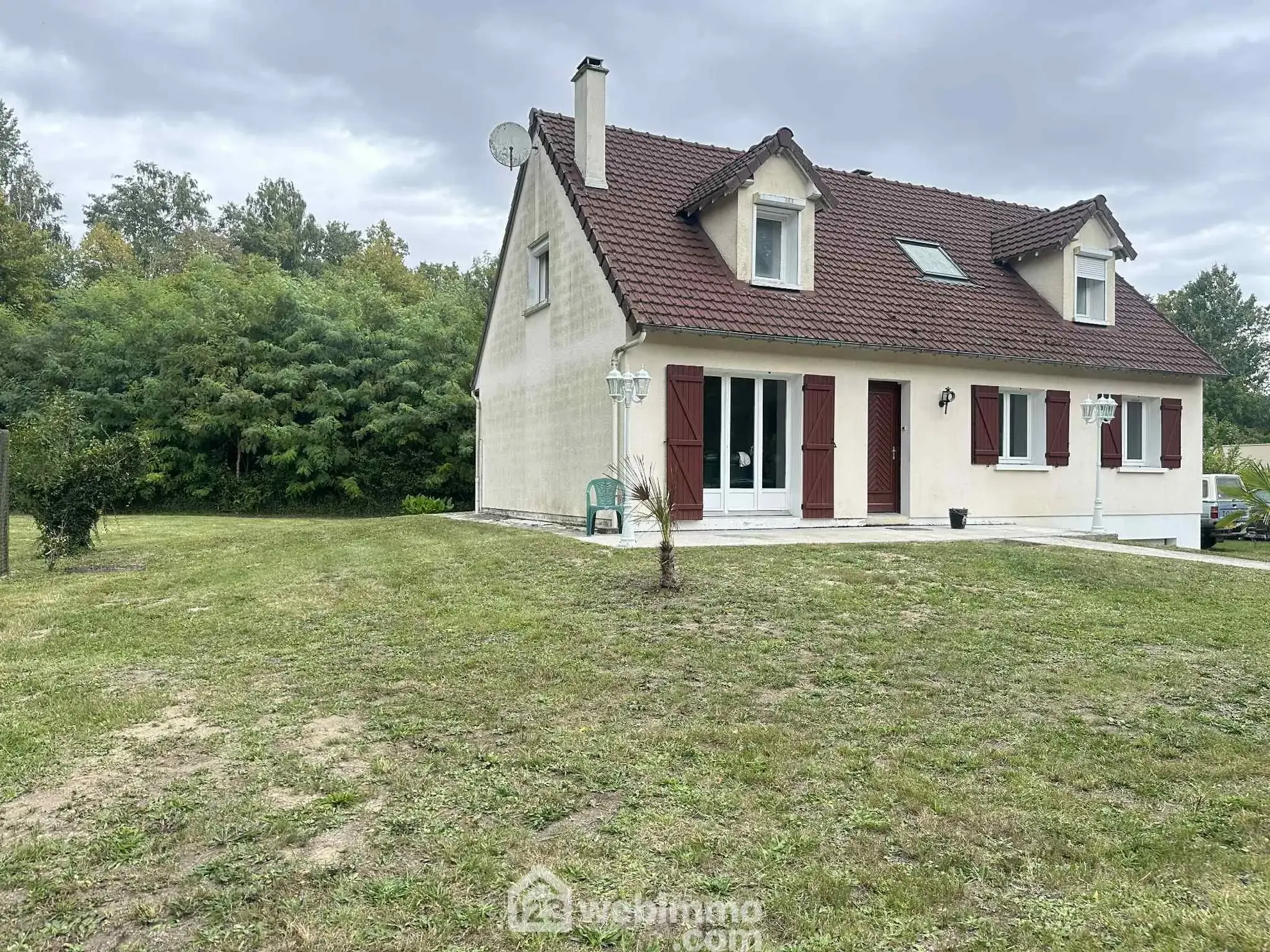 Maison familiale de 140 m² avec entrepôt à Sissonne, 02150 