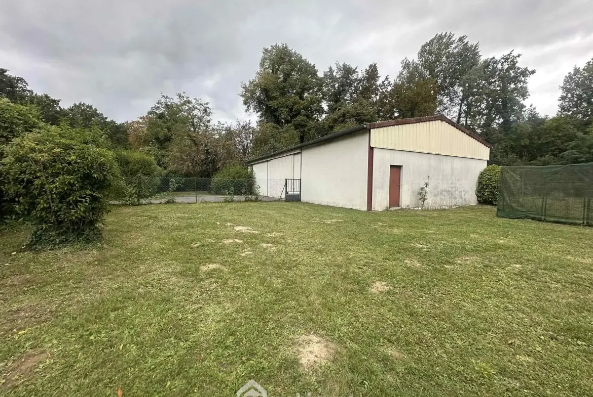 Maison familiale de 140 m² avec entrepôt à Sissonne, 02150 