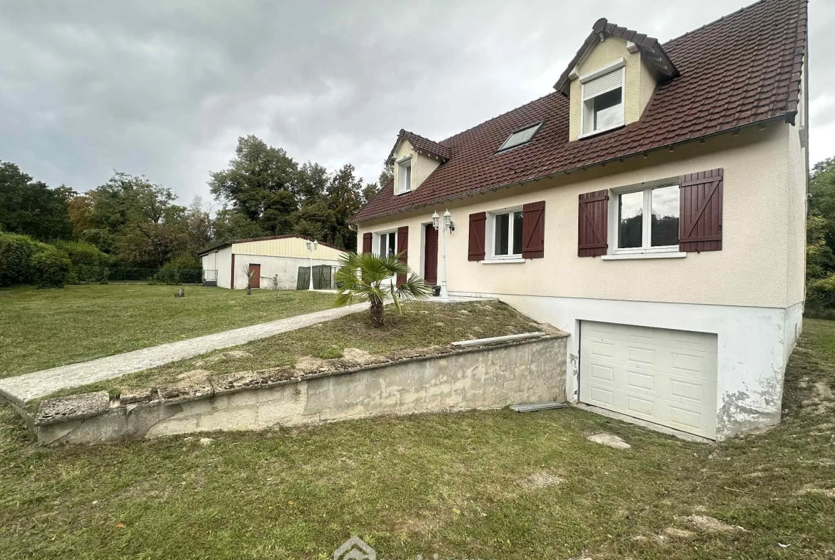 Maison familiale de 140 m² avec entrepôt à Sissonne, 02150 