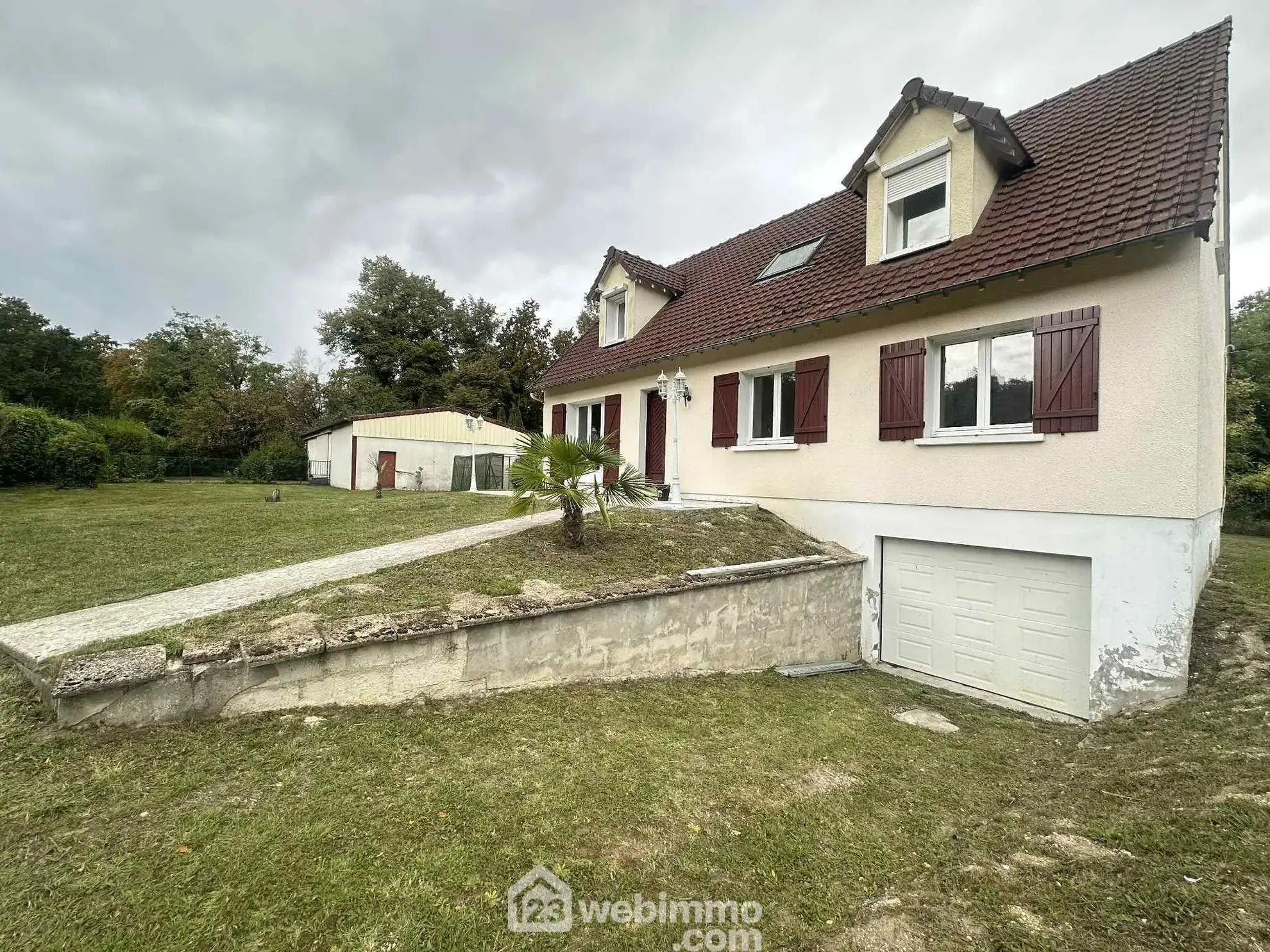 Maison familiale de 140 m² avec entrepôt à Sissonne, 02150 