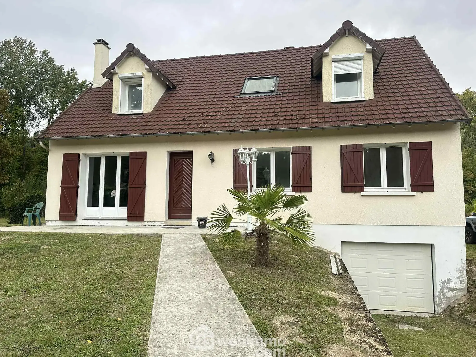 Maison familiale de 140 m² avec entrepôt à Sissonne, 02150 
