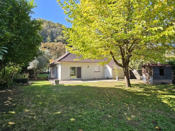 Maison de plain-pied à Narcastet avec grand jardin et garage