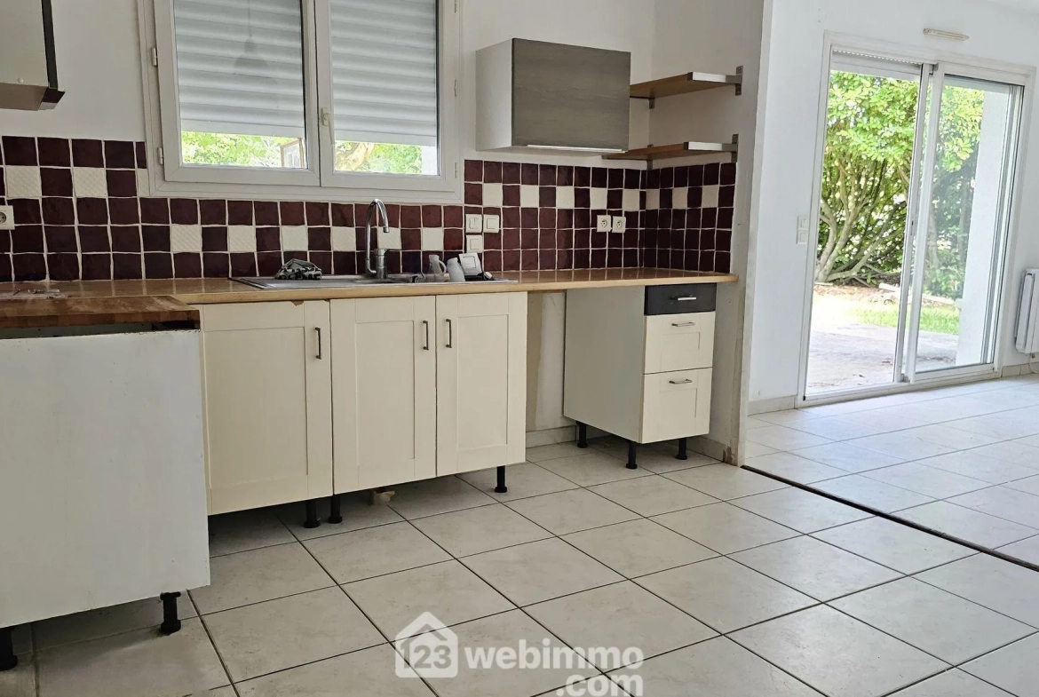 Maison de plain-pied à Narcastet avec grand jardin et garage 