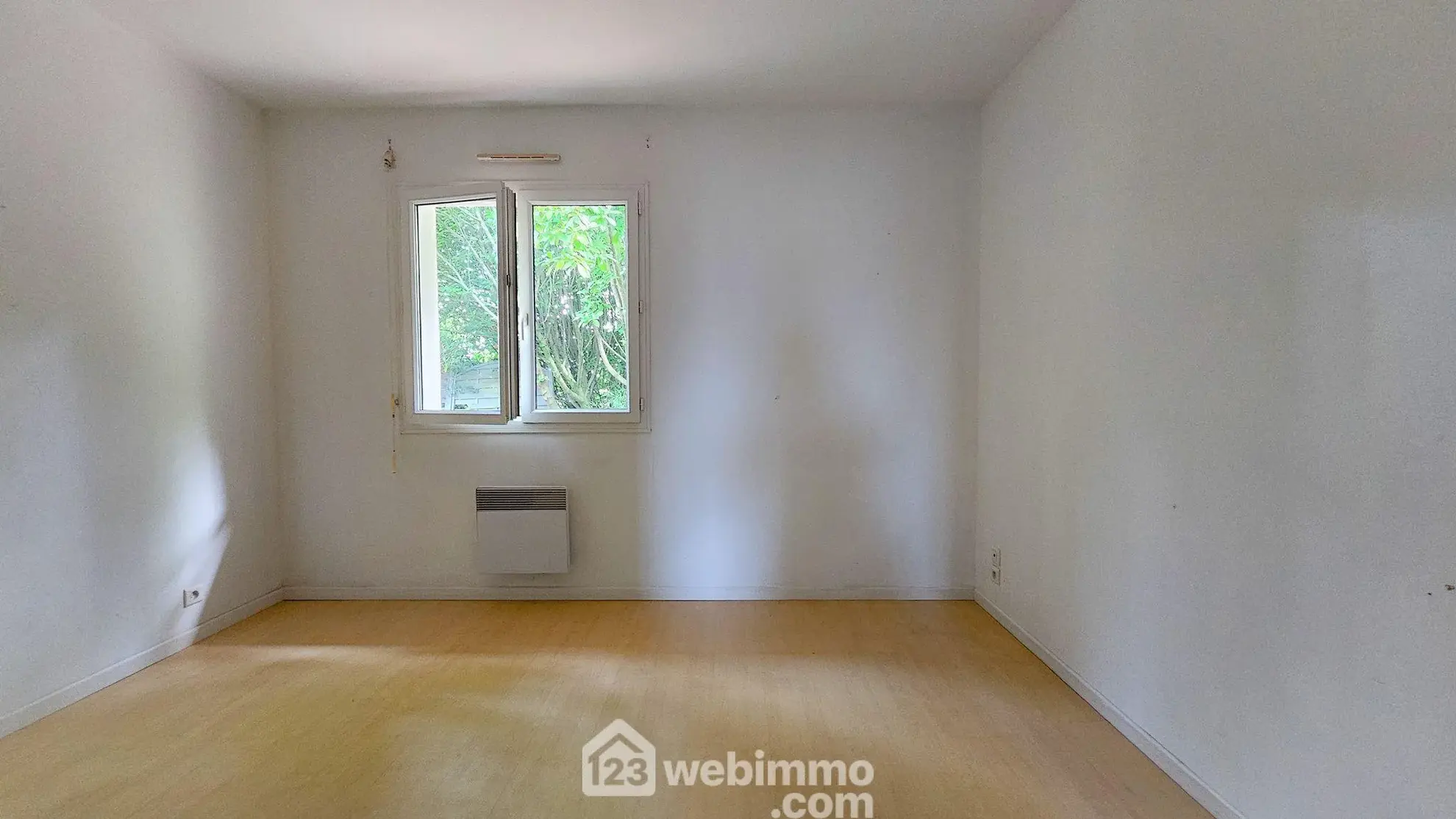 Maison de plain-pied à Narcastet avec grand jardin et garage 