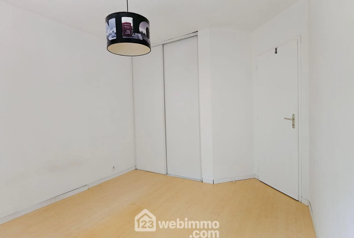 Maison de plain-pied à Narcastet avec grand jardin et garage 