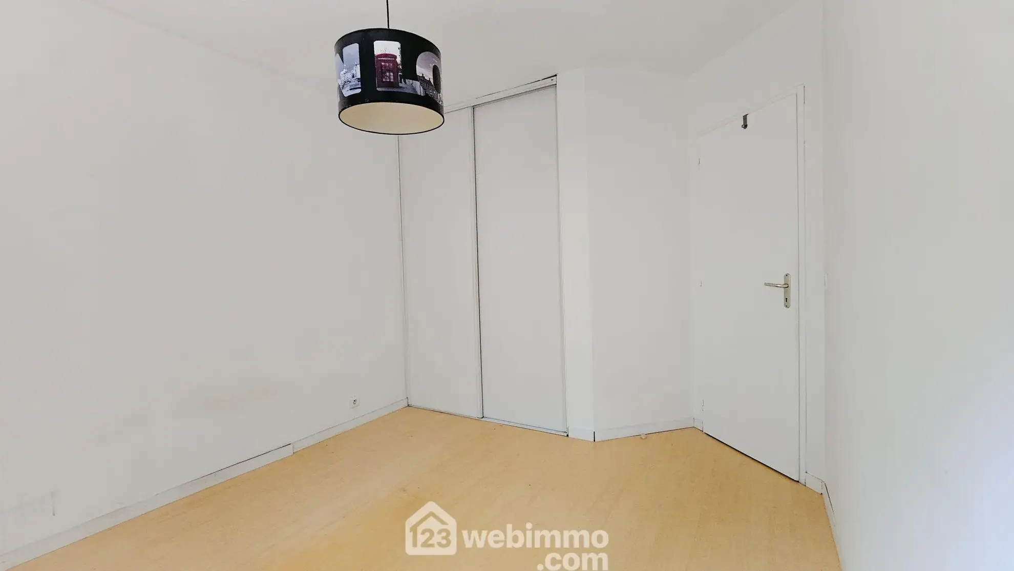 Maison de plain-pied à Narcastet avec grand jardin et garage 