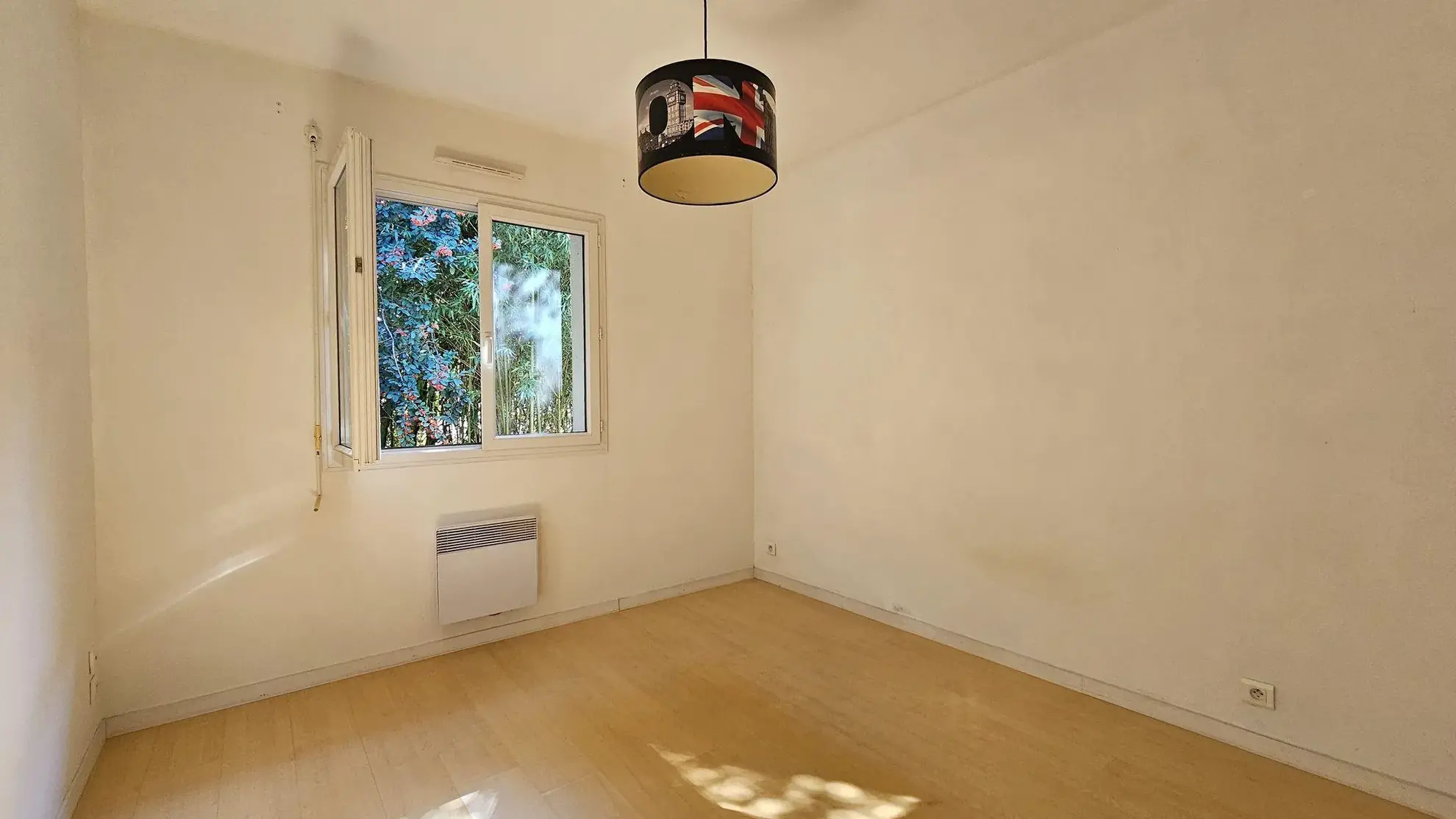 Maison de plain-pied à Narcastet avec grand jardin et garage 