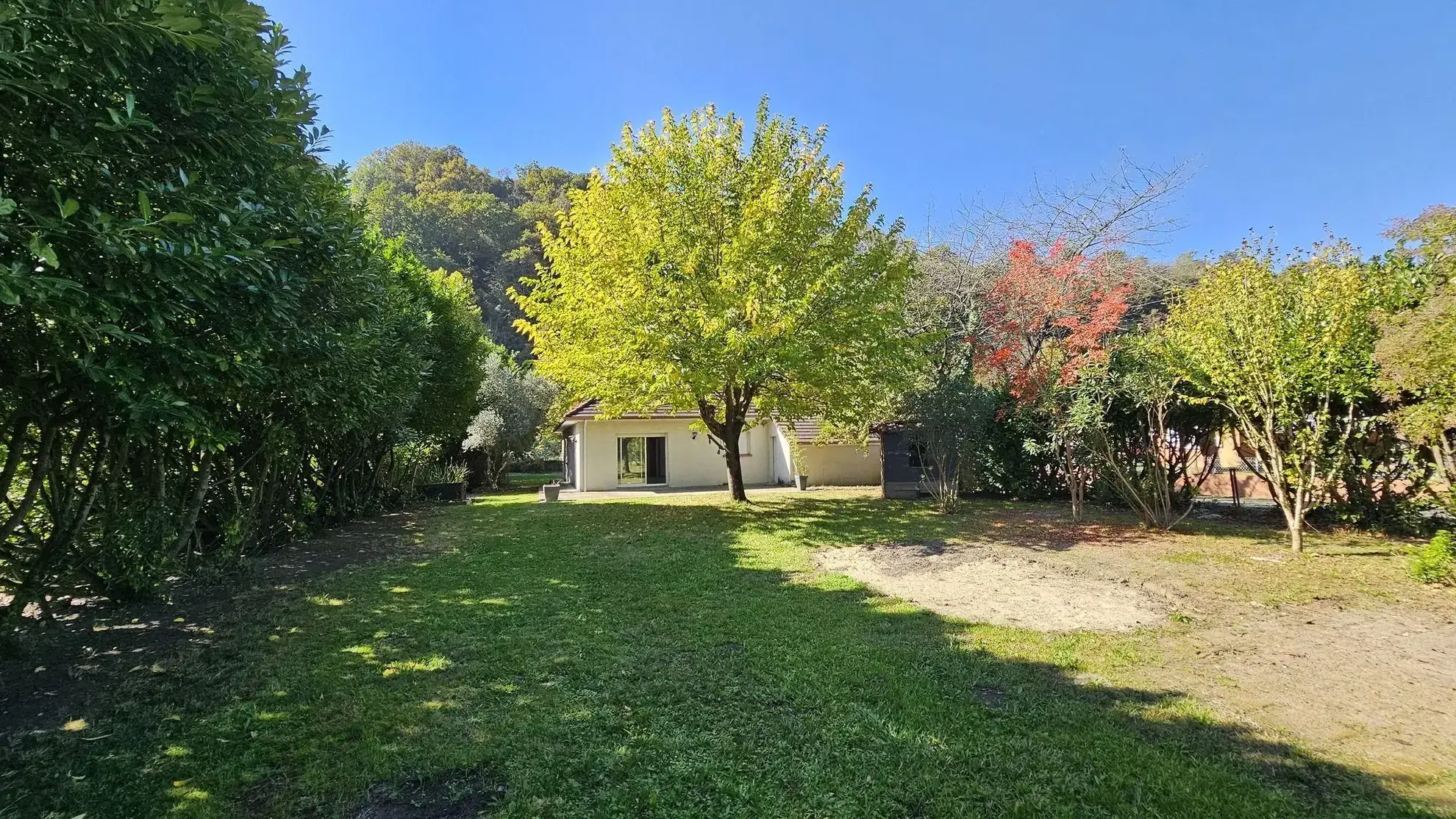 Maison de plain-pied à Narcastet avec grand jardin et garage 