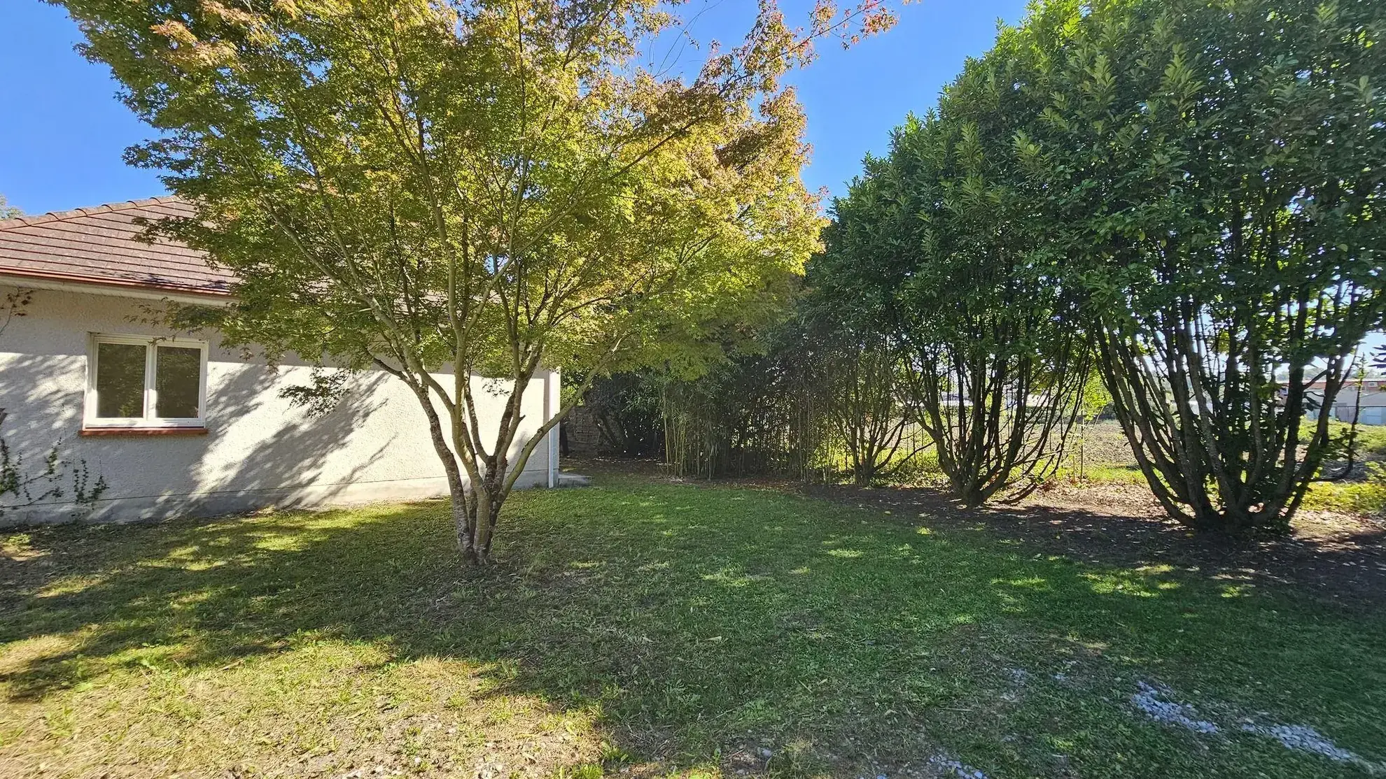 Maison de plain-pied à Narcastet avec grand jardin et garage 