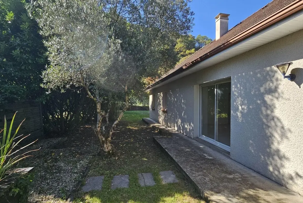 Maison de plain-pied à Narcastet avec grand jardin et garage 