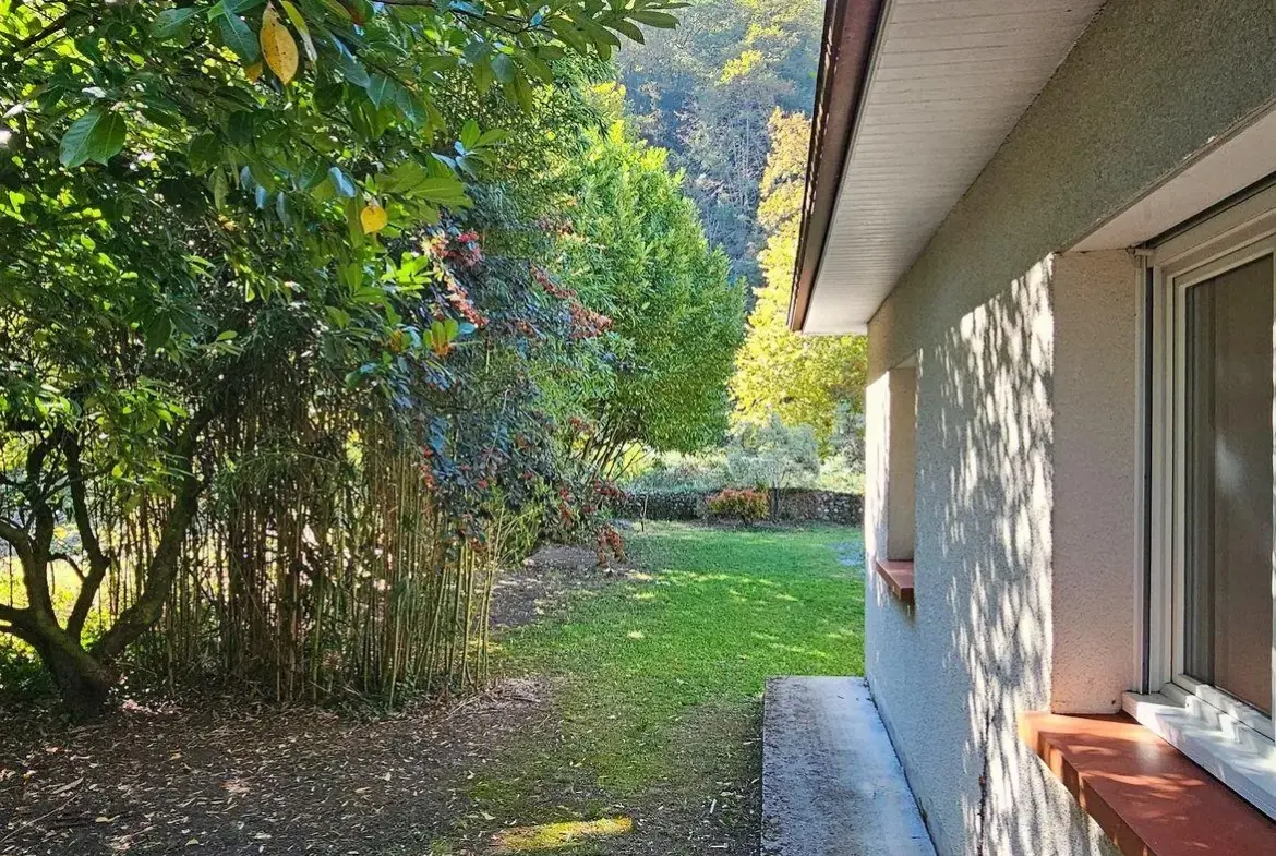 Maison de plain-pied à Narcastet avec grand jardin et garage 