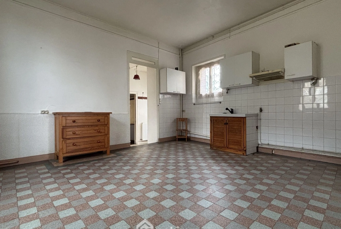 Magnifique maison de ville à Ingrandes-sur-Vienne avec grand terrain de 756 m² 
