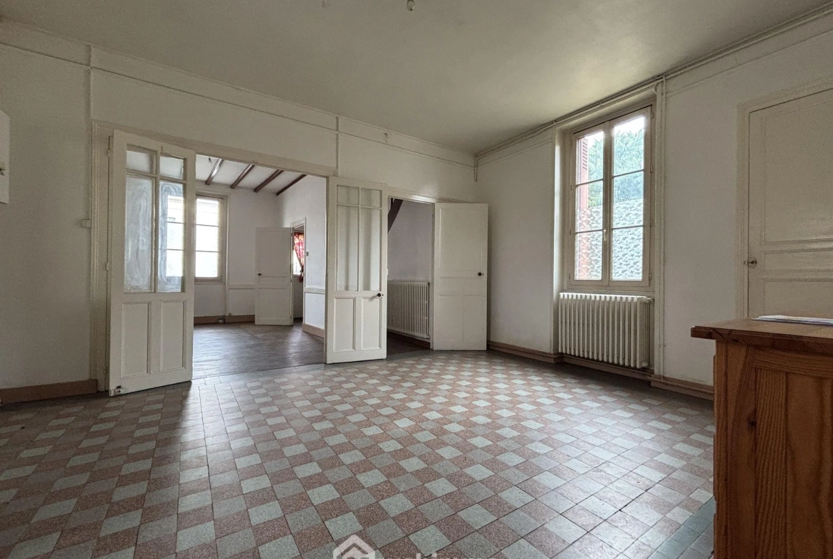 Magnifique maison de ville à Ingrandes-sur-Vienne avec grand terrain de 756 m² 