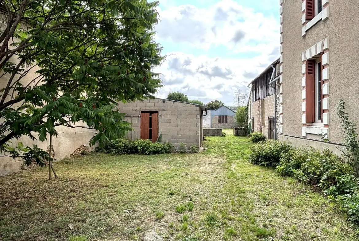 Magnifique maison de ville à Ingrandes-sur-Vienne avec grand terrain de 756 m² 