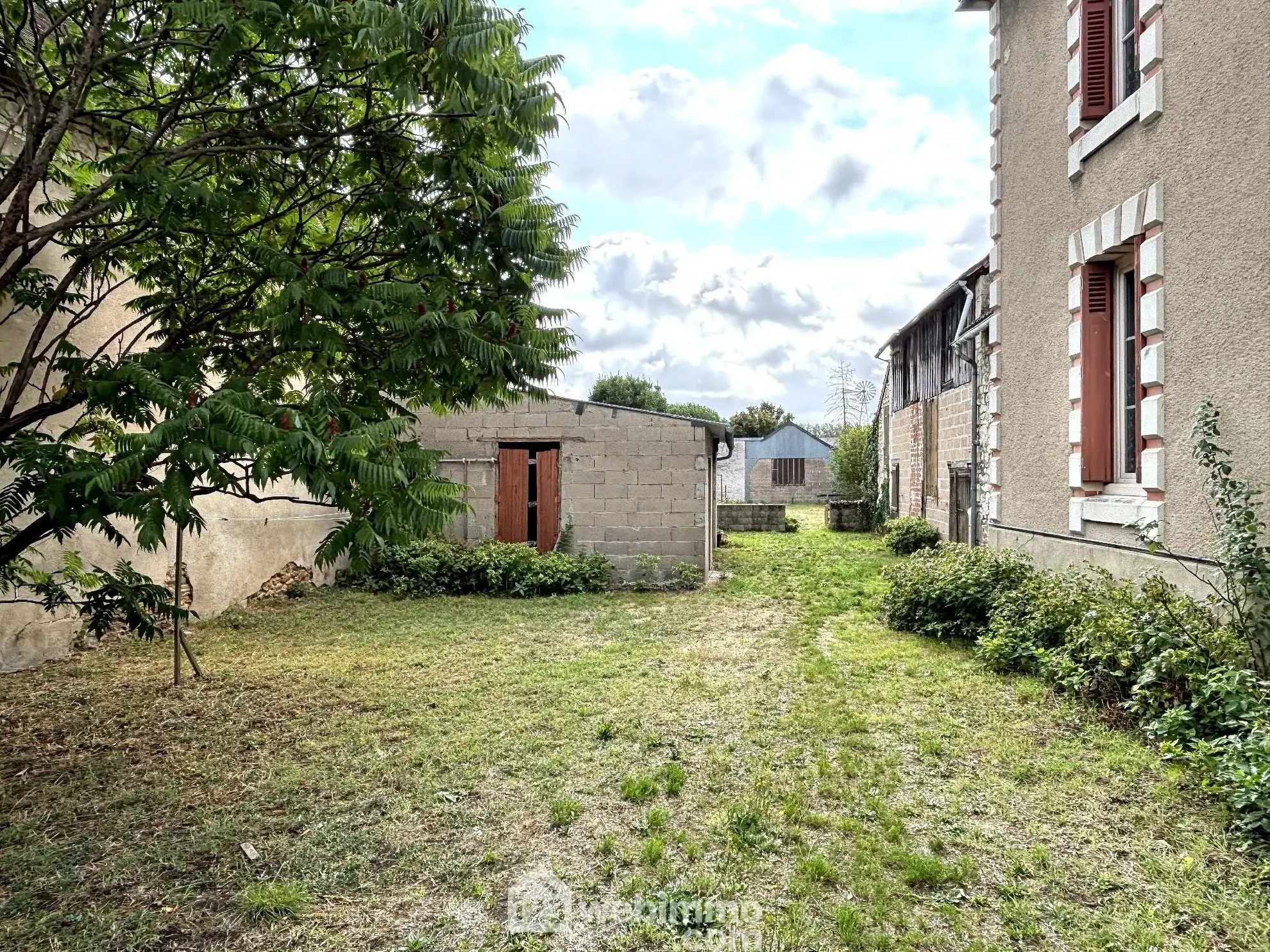 Magnifique maison de ville à Ingrandes-sur-Vienne avec grand terrain de 756 m² 