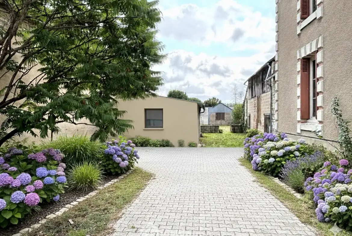 Magnifique maison de ville à Ingrandes-sur-Vienne avec grand terrain de 756 m² 