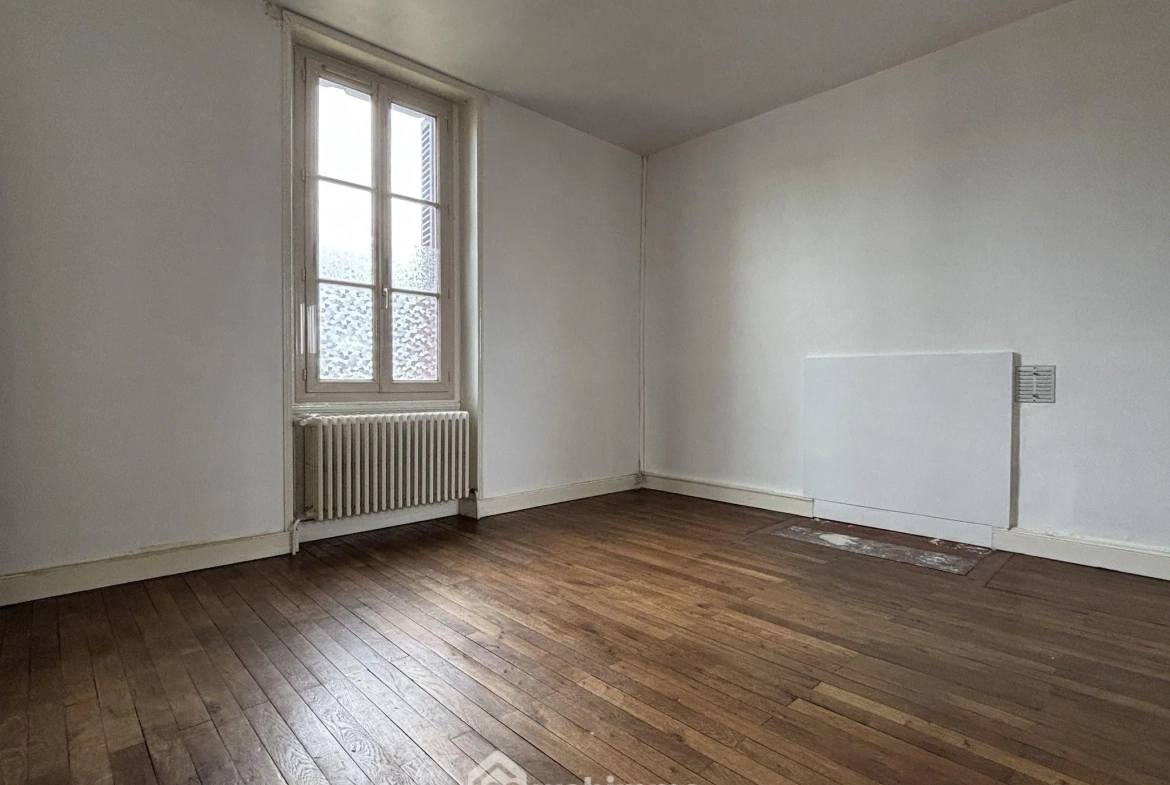 Magnifique maison de ville à Ingrandes-sur-Vienne avec grand terrain de 756 m² 