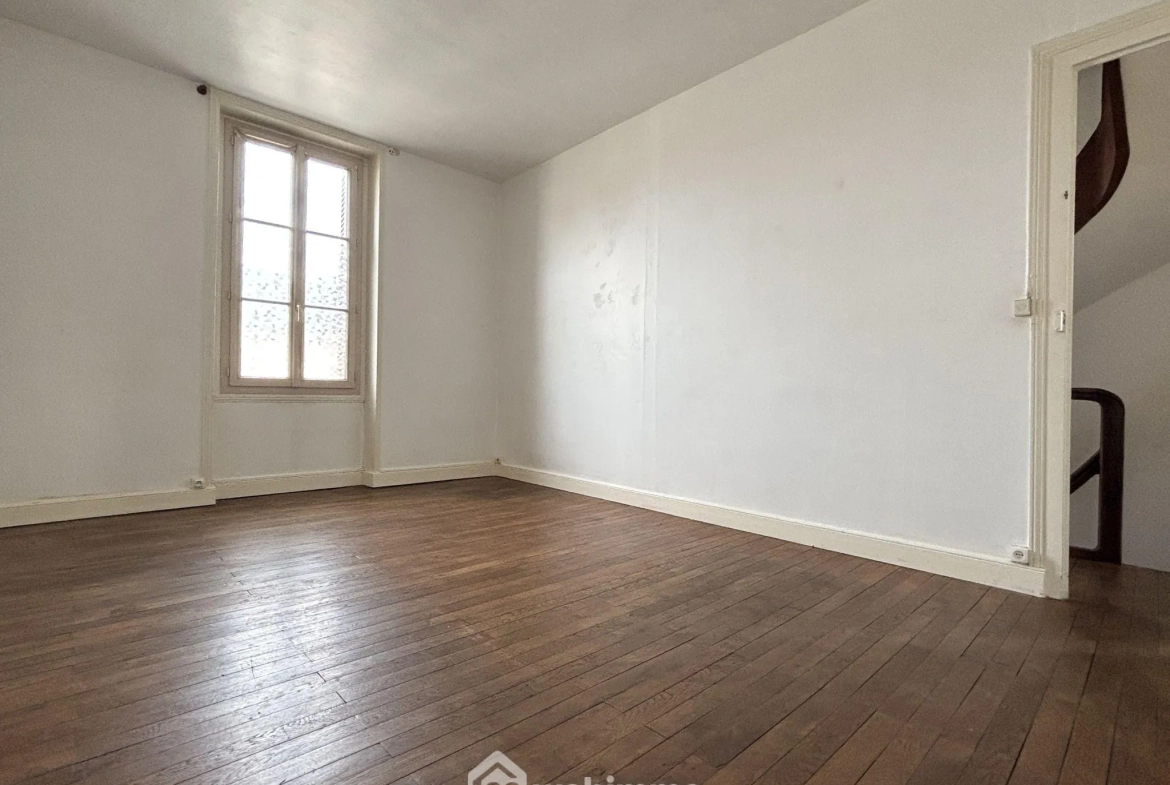 Magnifique maison de ville à Ingrandes-sur-Vienne avec grand terrain de 756 m² 