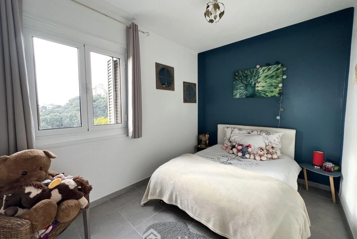 Appartement F5 lumineux de 91m² avec parking et cave à Bastia Sud 