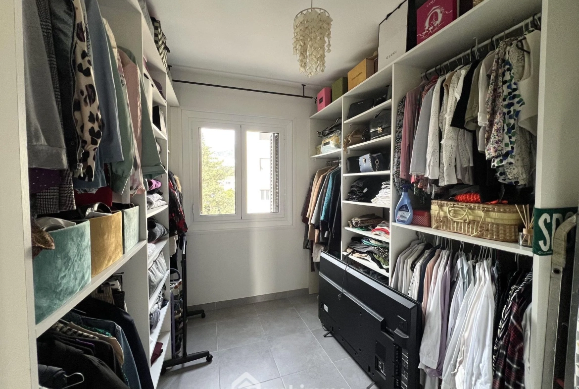 Appartement F5 lumineux de 91m² avec parking et cave à Bastia Sud 
