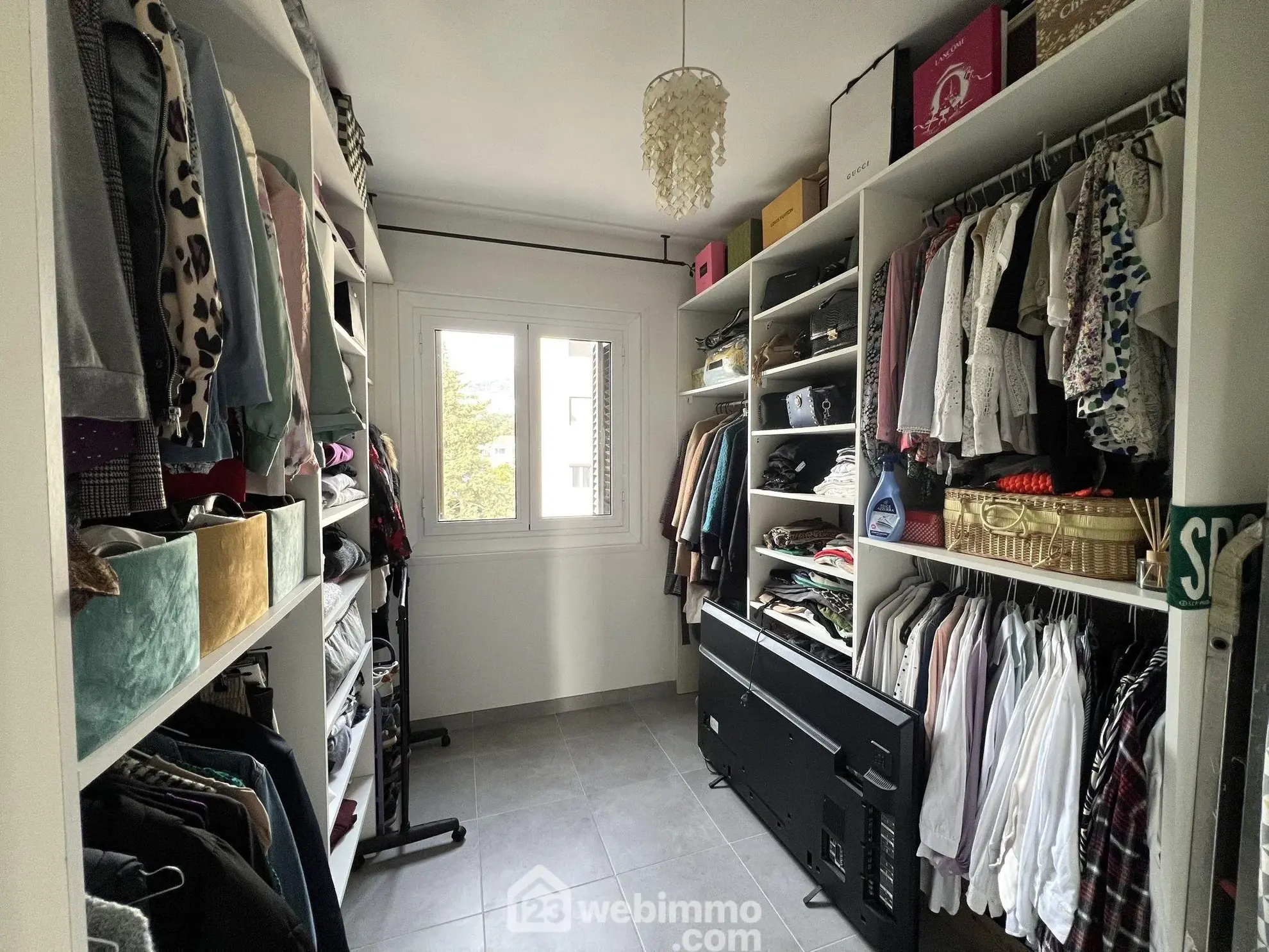 Appartement F5 lumineux de 91m² avec parking et cave à Bastia Sud 