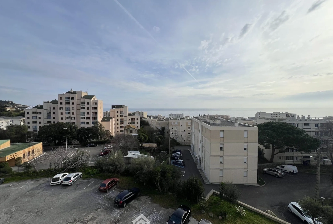 Appartement F5 lumineux de 91m² avec parking et cave à Bastia Sud 