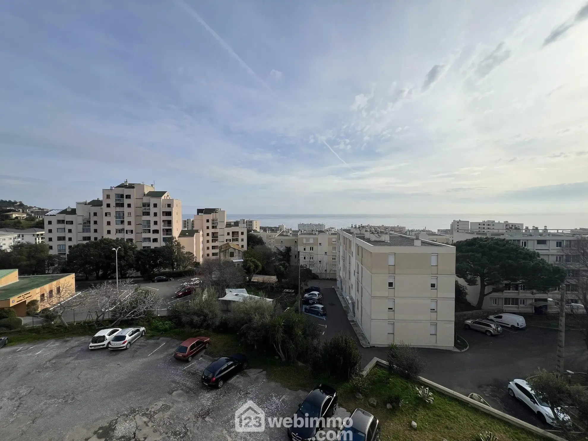 Appartement F5 lumineux de 91m² avec parking et cave à Bastia Sud 