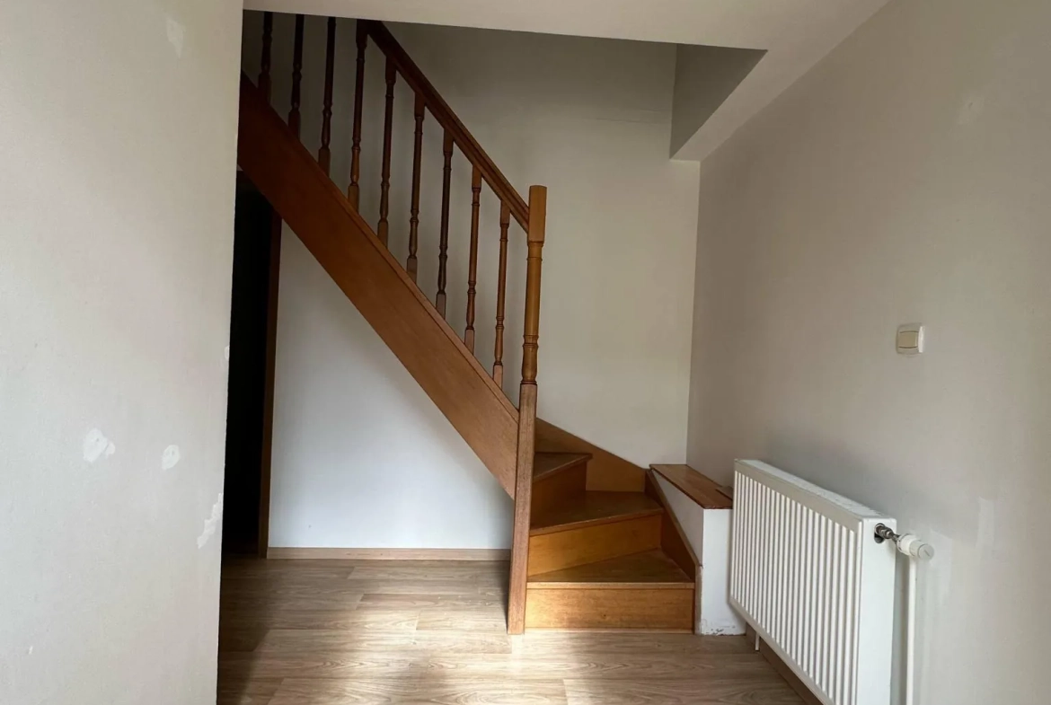 Investissement immobilier rare à Mauregny-en-Haye - 306 m² avec potentiel locatif 