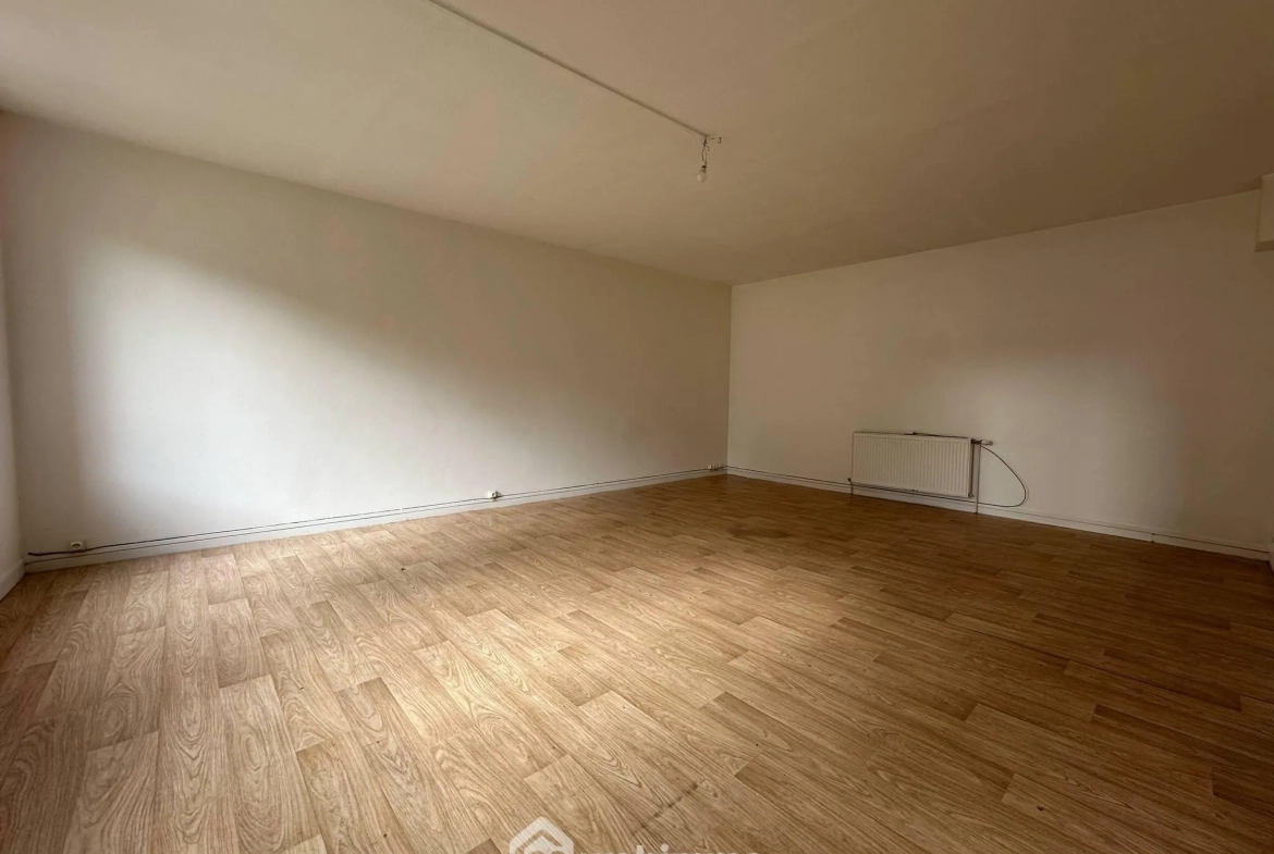 Investissement immobilier rare à Mauregny-en-Haye - 306 m² avec potentiel locatif 