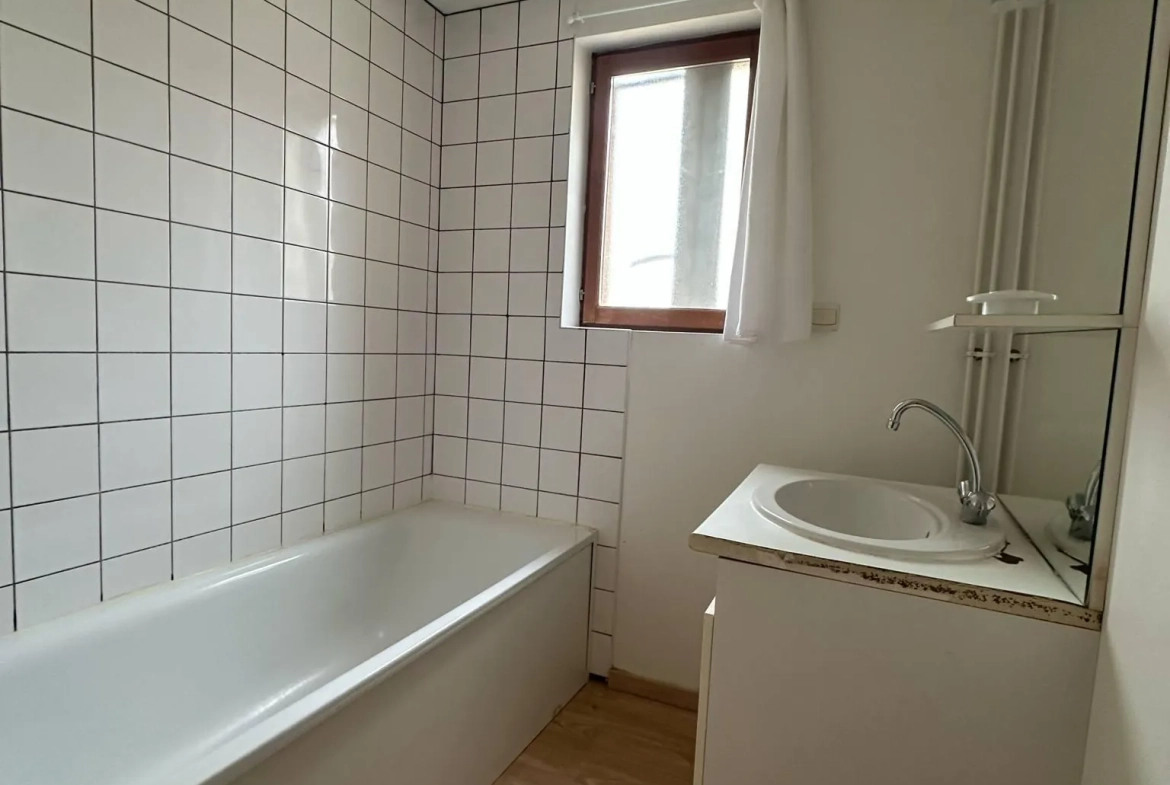 Investissement immobilier rare à Mauregny-en-Haye - 306 m² avec potentiel locatif 
