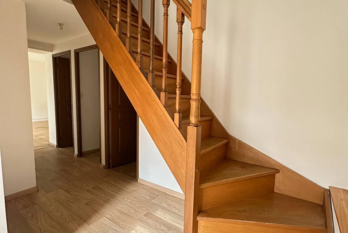 Investissement immobilier rare à Mauregny-en-Haye - 306 m² avec potentiel locatif 