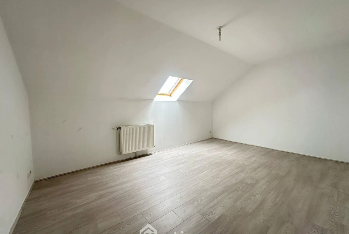 Investissement immobilier rare à Mauregny-en-Haye - 306 m² avec potentiel locatif 