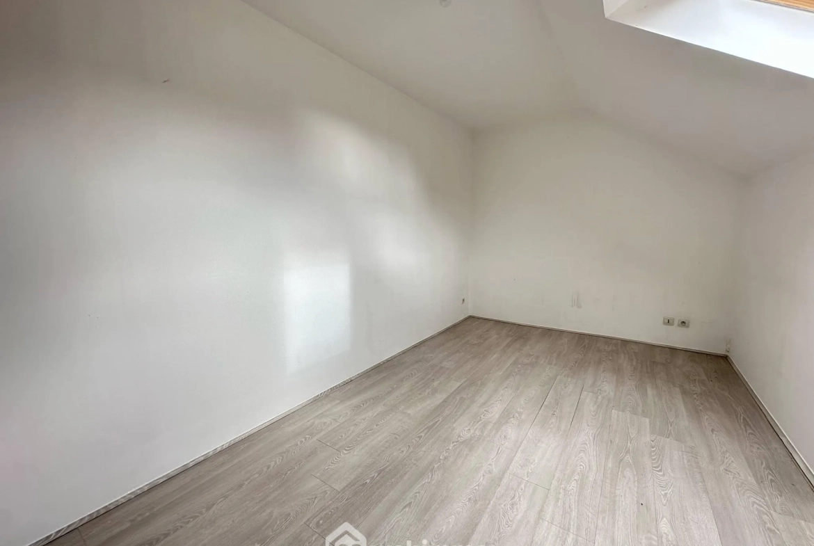 Investissement immobilier rare à Mauregny-en-Haye - 306 m² avec potentiel locatif 