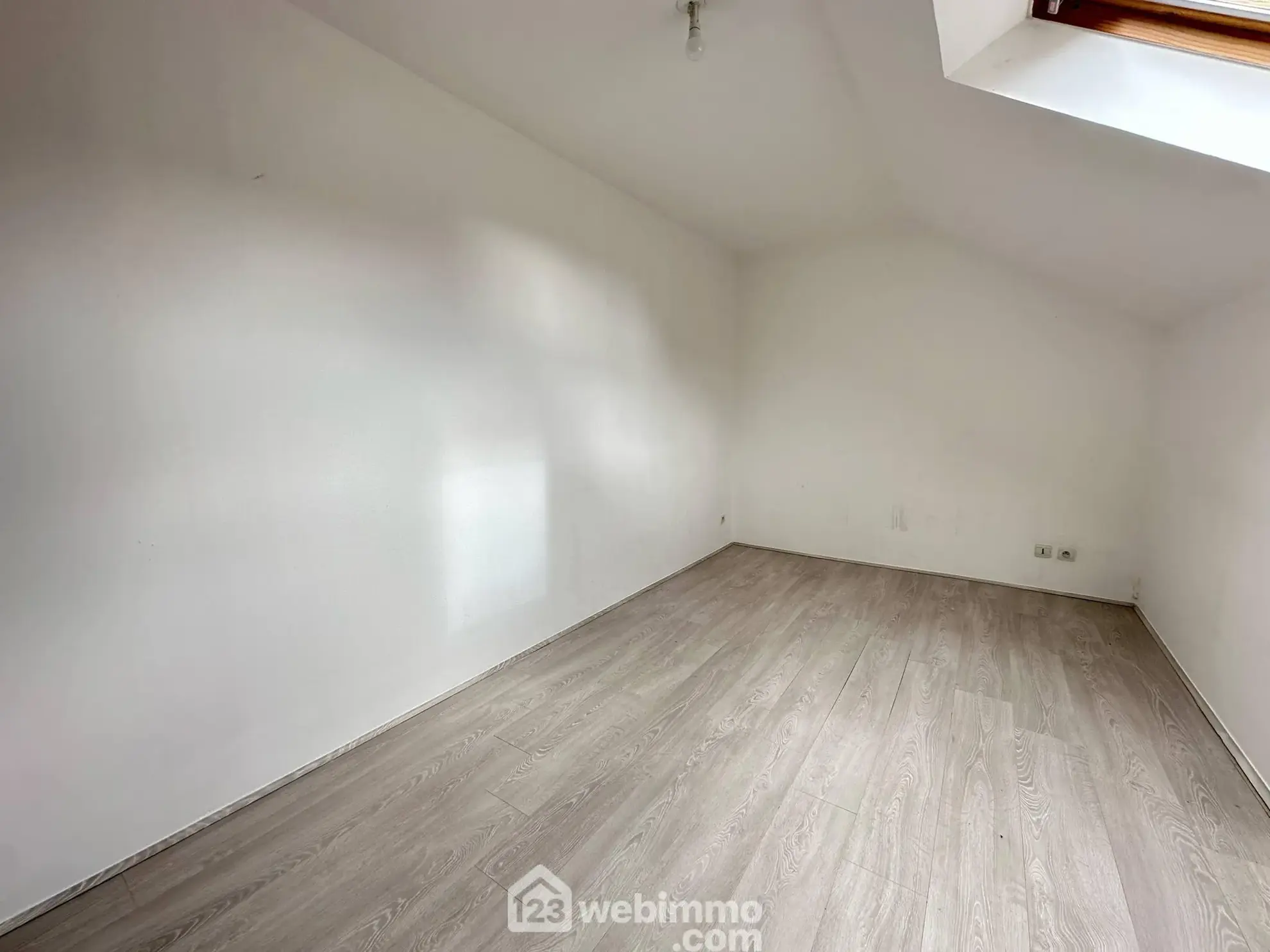 Investissement immobilier rare à Mauregny-en-Haye - 306 m² avec potentiel locatif 