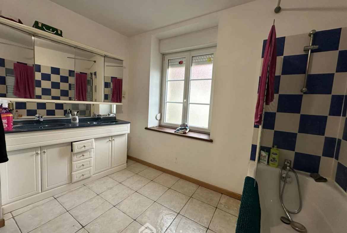 Investissement immobilier rare à Mauregny-en-Haye - 306 m² avec potentiel locatif 