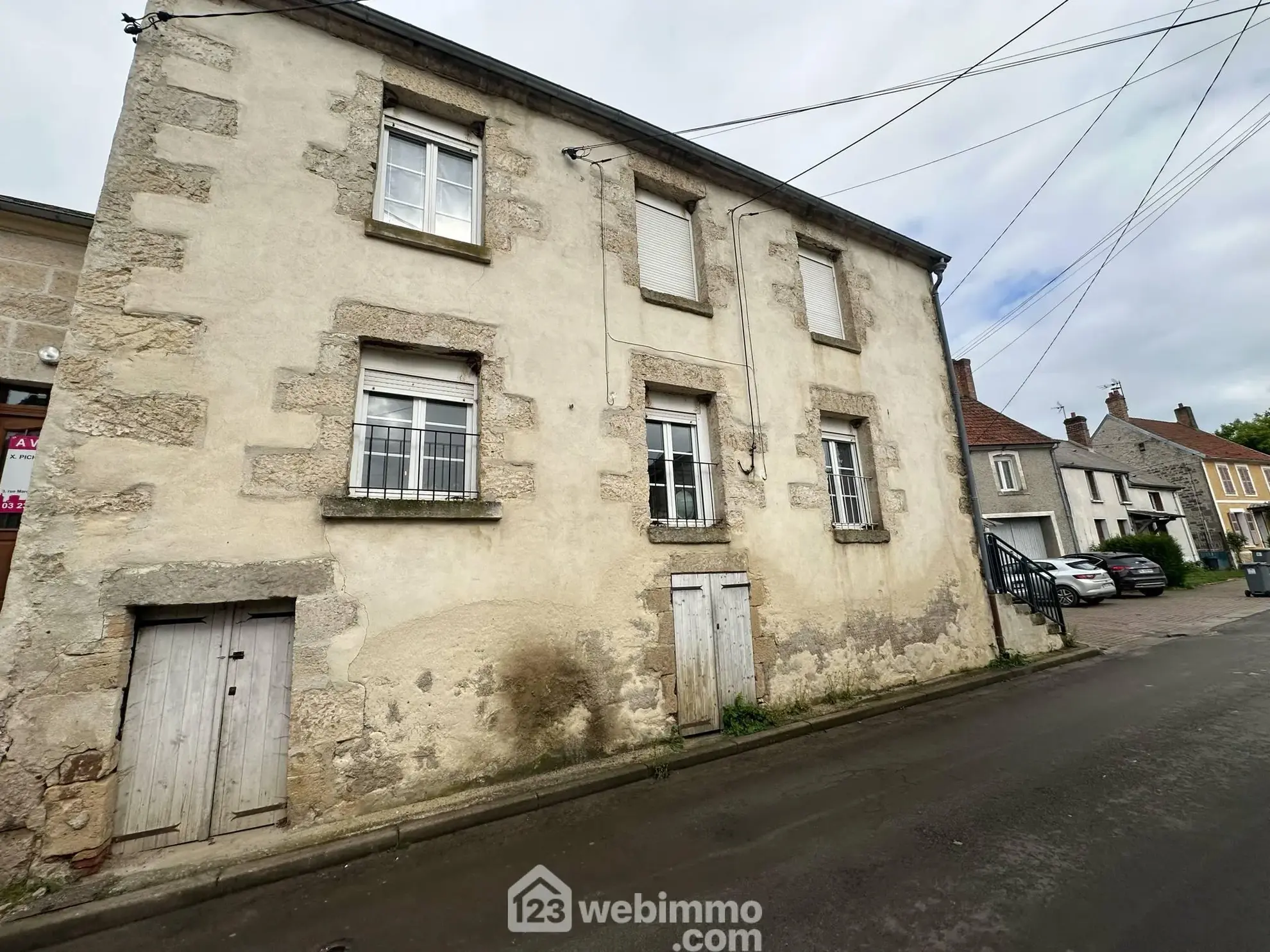 Investissement immobilier rare à Mauregny-en-Haye - 306 m² avec potentiel locatif 