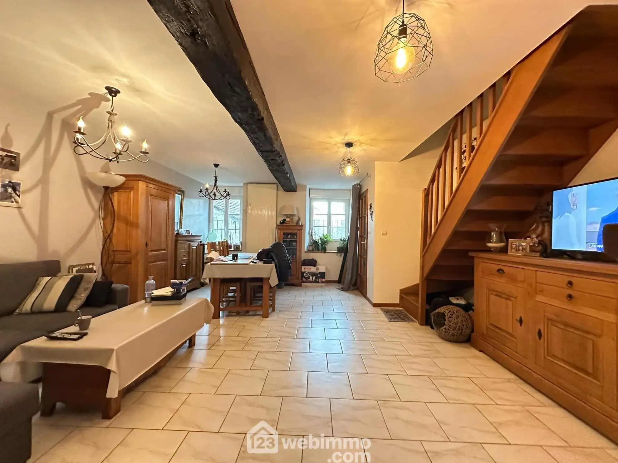 Investissement immobilier rare à Mauregny-en-Haye - 306 m² avec potentiel locatif 
