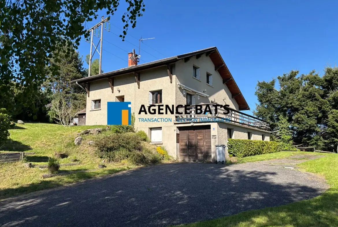 Maison spacieuse de 192 m² à Dunieres avec garage, atelier et vue agréable 