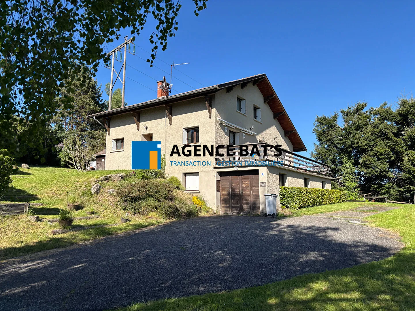 Maison spacieuse de 192 m² à Dunieres avec garage, atelier et vue agréable 