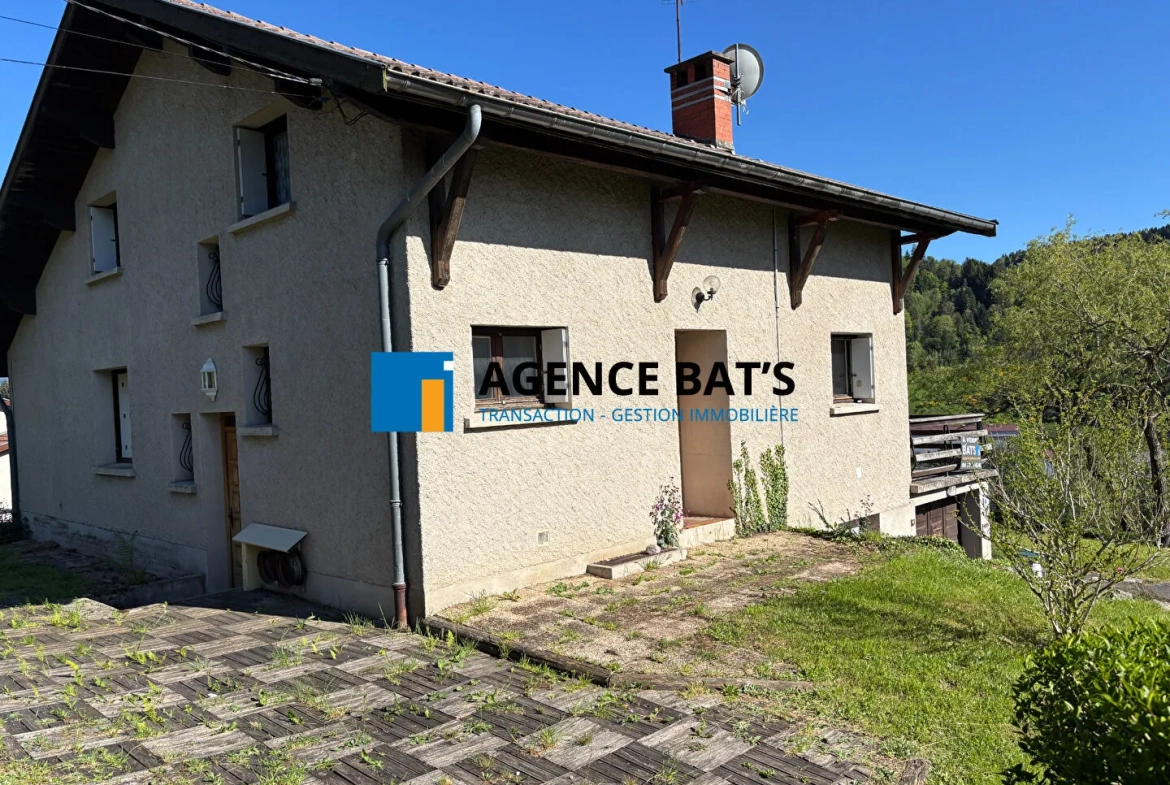 Maison spacieuse de 192 m² à Dunieres avec garage, atelier et vue agréable 