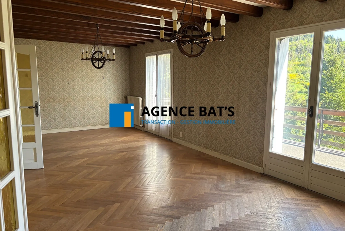 Maison spacieuse de 192 m² à Dunieres avec garage, atelier et vue agréable 