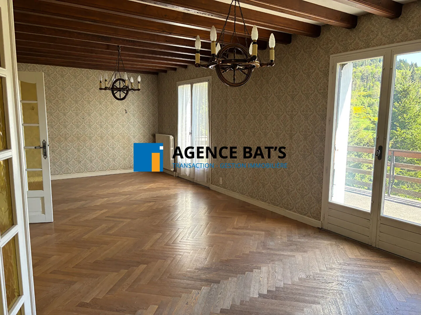 Maison spacieuse de 192 m² à Dunieres avec garage, atelier et vue agréable 