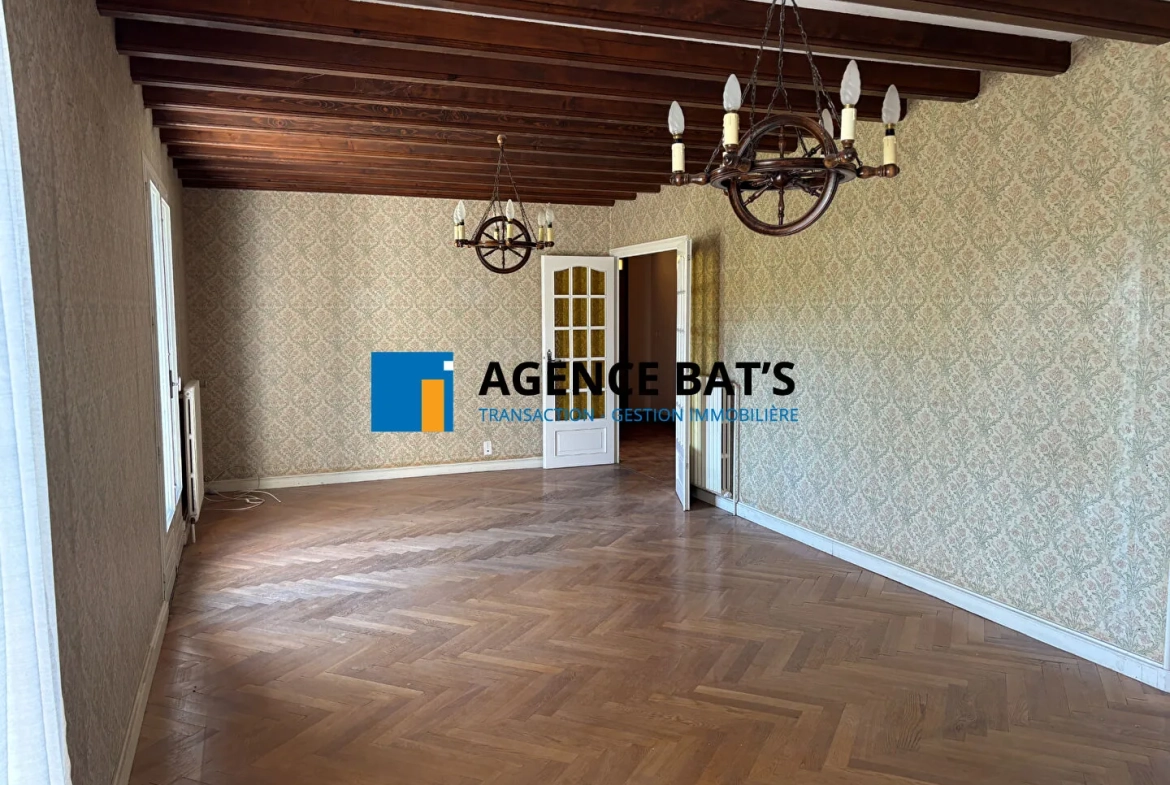 Maison spacieuse de 192 m² à Dunieres avec garage, atelier et vue agréable 
