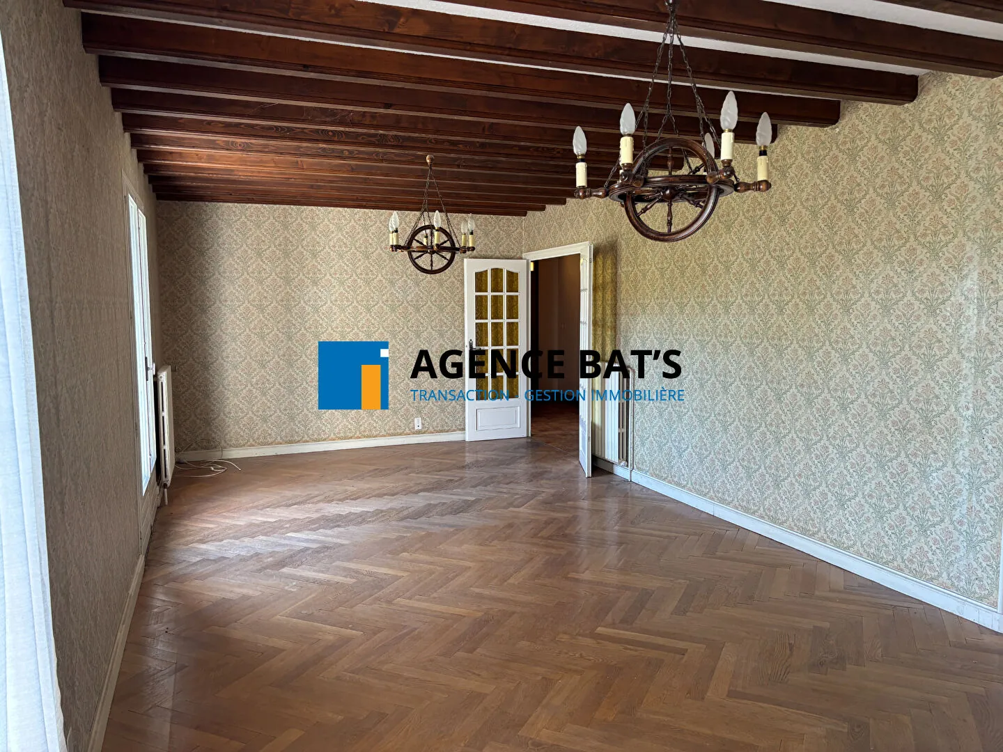 Maison spacieuse de 192 m² à Dunieres avec garage, atelier et vue agréable 