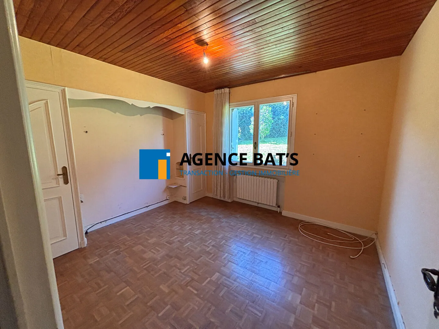 Maison spacieuse de 192 m² à Dunieres avec garage, atelier et vue agréable 